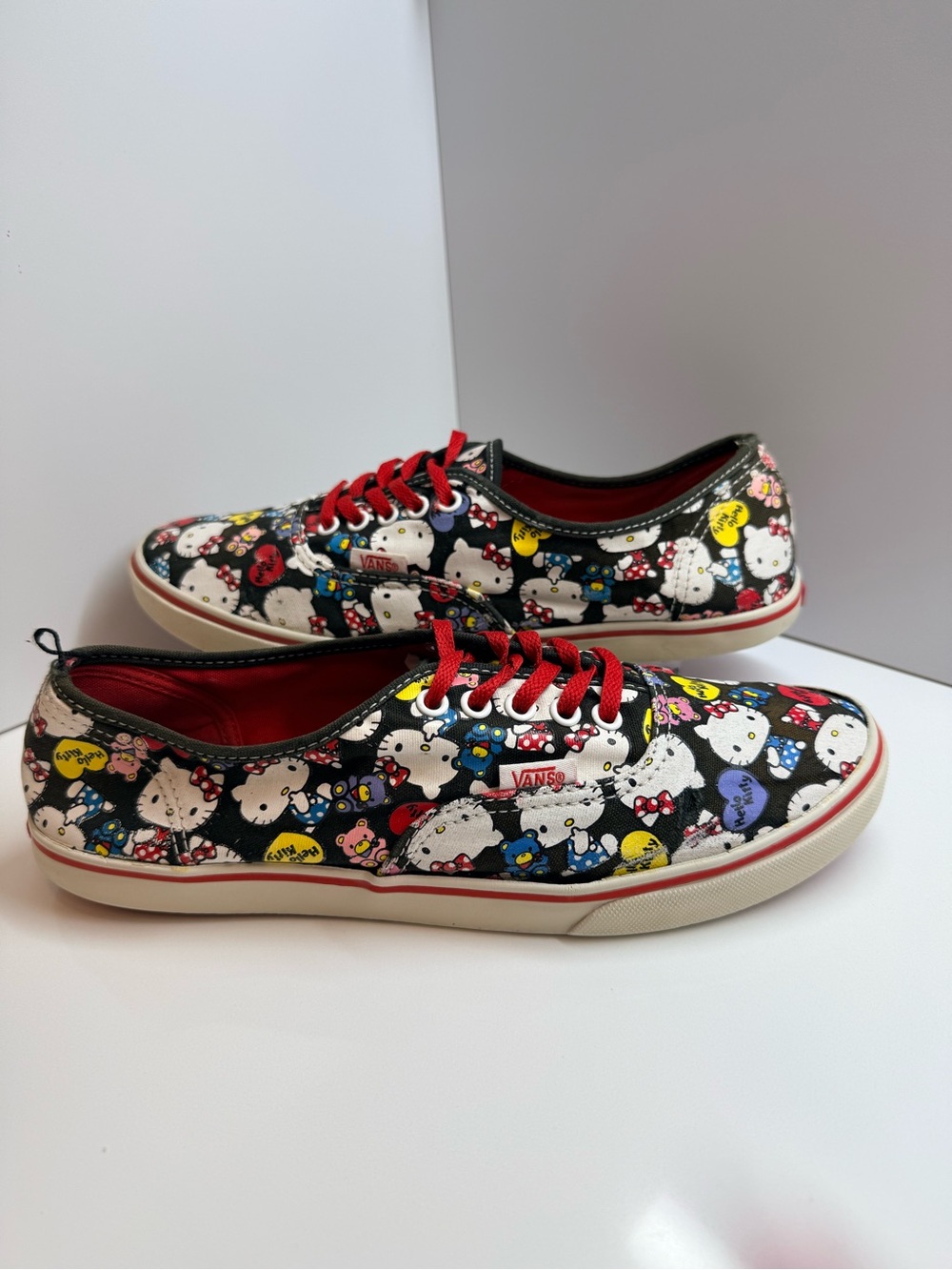Vans Authentic Lo Pro Hello Kitty sneakers